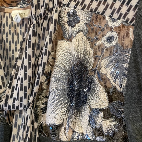 Tie neck blouse - Picture 3 of 6